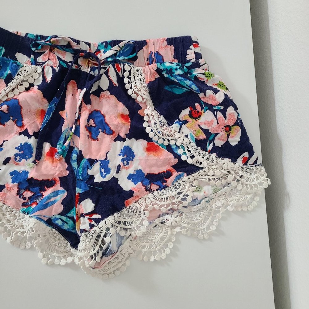 Floral Lace Shorts XS - Picture 3 of 11